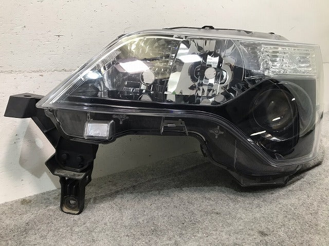 スペイド 140系/NSP140/NCP141/NCP145/NSP141 純正 左ヘッドライト/ランプ キセノン HID レベライザー KOITO 52-261 81185-52F50(109716)