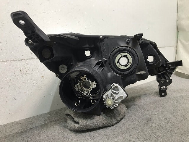 スペイド 140系/NSP140/NCP141/NCP145/NSP141 純正 左ヘッドライト/ランプ キセノン HID レベライザー KOITO 52-261 81185-52F50(109716)
