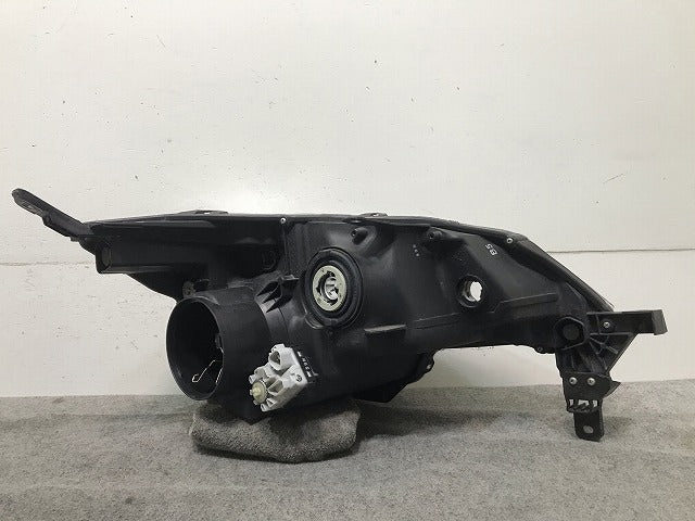 スペイド 140系/NSP140/NCP141/NCP145/NSP141 純正 左ヘッドライト/ランプ キセノン HID レベライザー KOITO 52-261 81185-52F50(109716)