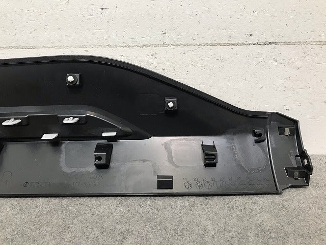 新車取り外し! ヤリスクロス XPB10/MXPB15/MXPJ10/MXPJ15 純正 右リアドア サイドパネル マッドガード 75077-52030 素地 トヨタ(109845)