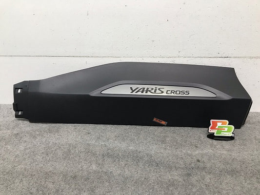 新車取り外し! ヤリスクロス XPB10/MXPB15/MXPJ10/MXPJ15 純正 右リアドア サイドパネル マッドガード 75077-52030 素地 トヨタ(109849)