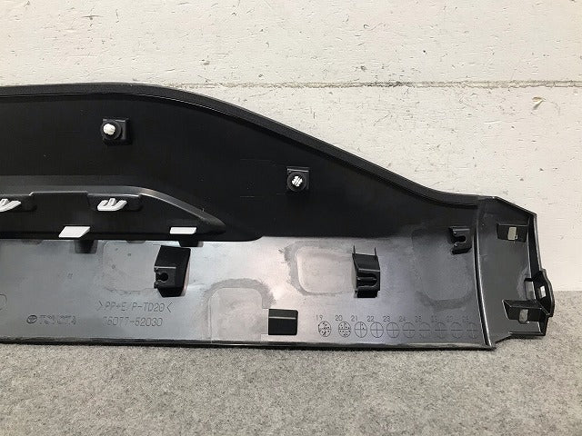 新車取り外し! ヤリスクロス XPB10/MXPB15/MXPJ10/MXPJ15 純正 右リアドア サイドパネル マッドガード 75077-52030 素地 トヨタ(109849)