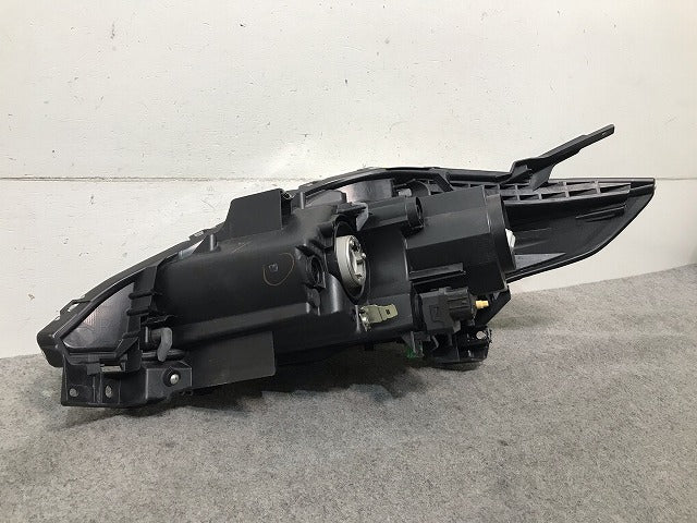 プレマシー CREW/CR3W 純正 後期 右ヘッドライト/ランプ キセノン HID AFS無 レベライザー STANLEY P7696 マツダ(109881)