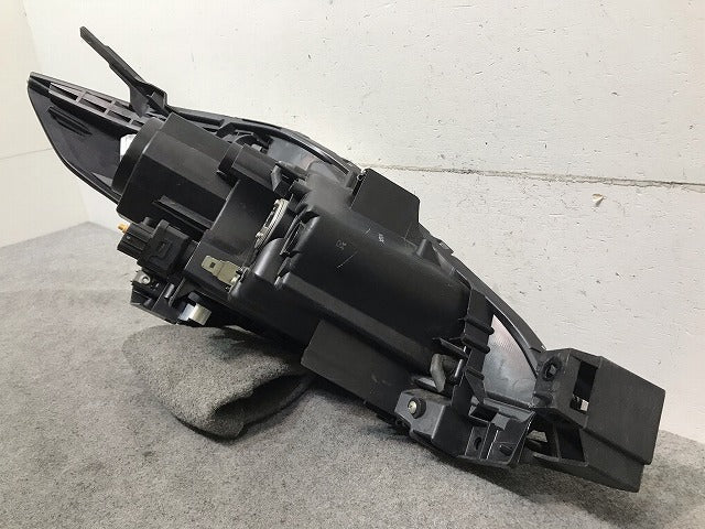 プレマシー CREW/CR3W 純正 後期 左ヘッドライト/ランプ キセノン HID AFS無 STANLEY P7137 マツダ(109882)
