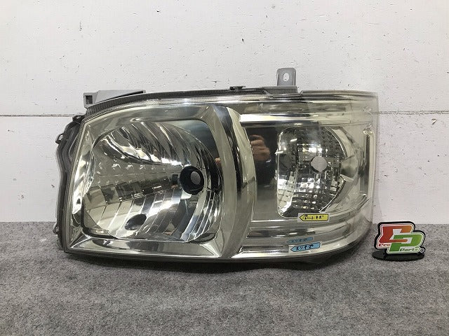 ハイエース/レジアスエース 200系 社外 左ヘッドライト/ランプ ハロゲン EAGL E EYES EE TY811 トヨタ(109921)