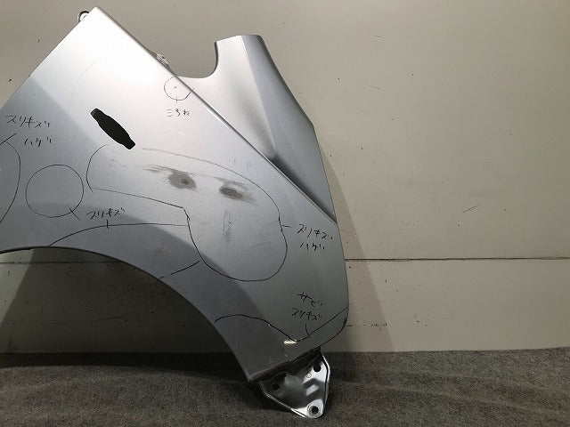 ムーヴ LA100S/LA110S 純正 右フロントフェンダー 銀 ダイハツ(110102)