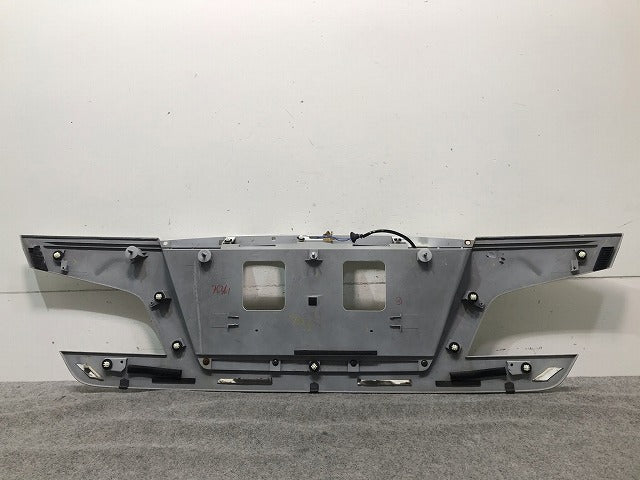 フーガ Y50 純正 リアガーニッシュ フィニッシャー 84810 EG000 84810-EH30A 白 日産(110121)