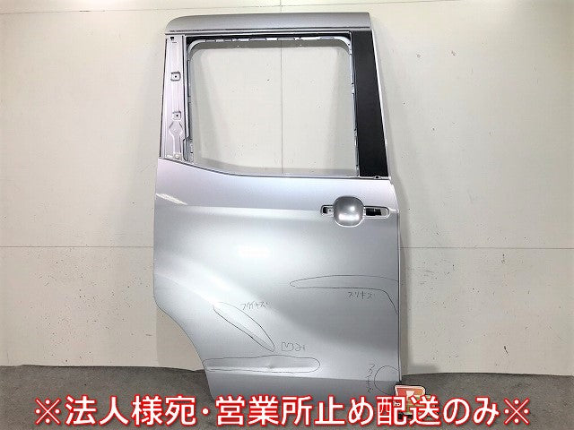 eKスペース B11A 純正 右スライドドア 銀 三菱(110208)
