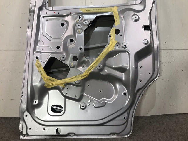 eKスペース B11A 純正 右スライドドア 銀 三菱(110208)
