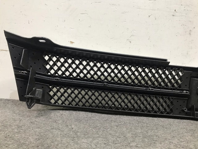 ヴォクシー/VOXY 60系/AZR60G/AZR65G 純正 後期 フロントグリル ラジエターグリル 53101-28220/40 銀 トヨタ(110234)