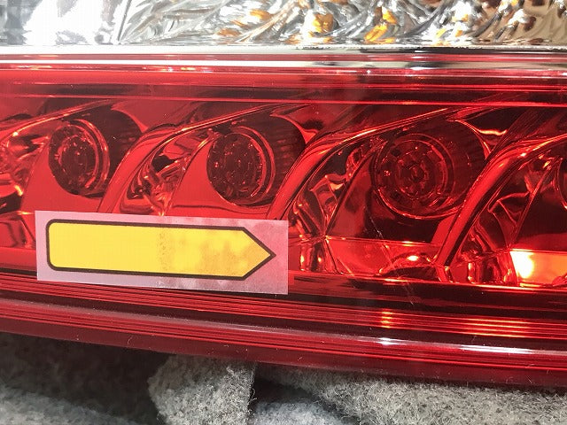 シルフィ TB17/B17 純正 右テールランプ/ライト/レンズ LED STANLEY P8973 日産(110285)
