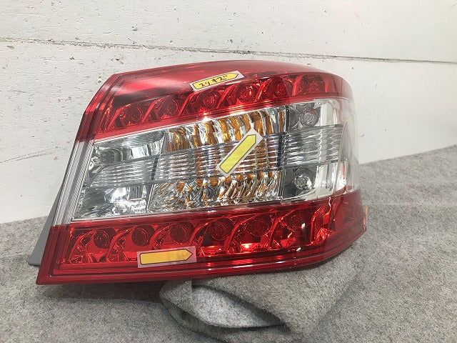 シルフィ TB17/B17 純正 右テールランプ/ライト/レンズ LED STANLEY P8973 日産(110285)