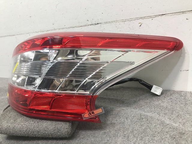 シルフィ TB17/B17 純正 右テールランプ/ライト/レンズ LED STANLEY P8973 日産(110285)