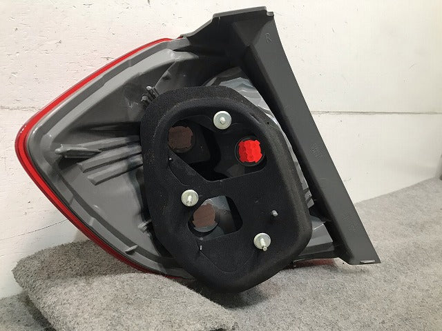 フィット GE6/GE7/GE8/GE9 純正 右テールランプ/ライト/レンズ ハロゲン STANLEY P7030 ホンダ(110323)