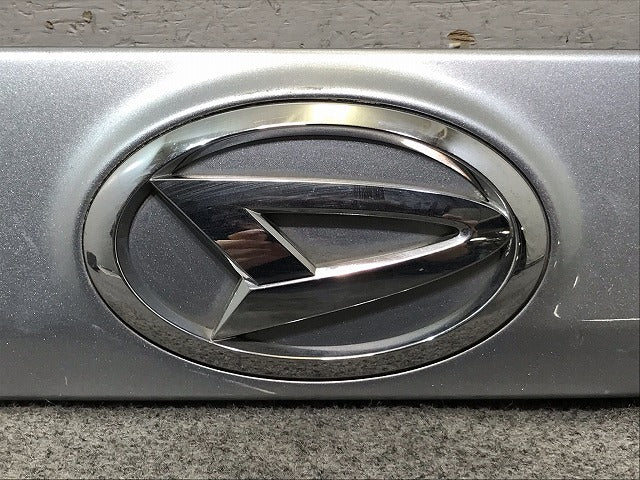 タント L375S/L385S 純正 リアフィニッシャー ガーニッシュ 76802-B2040/76802 2L 040 ブライトシルバーメタリック カラーNo.S09(110804)