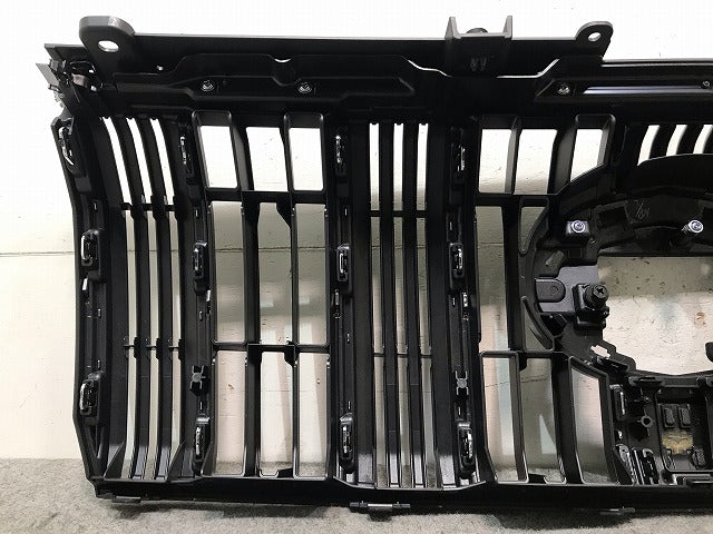 新車取り外し! ランドクルーザー/ランクル/プラド 150系/TRJ150W/GDJ150W/151W/GRJ150W/151W 純正 後期 フロント/ラジエターグリル(110919)