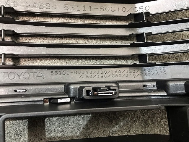 新車取り外し! ランドクルーザー/ランクル/プラド 150系/TRJ150W/GDJ150W/151W/GRJ150W/151W 純正 後期 フロント/ラジエターグリル(110919)