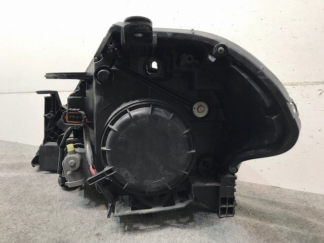 ティーダ C11/JC11/NC11 純正 右ヘッドライト/ランプ キセノン HID レベライザー バラスト付 STANLEY P4279 日産(111024)