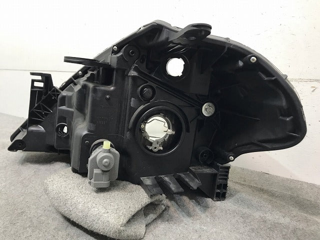 ティーダ C11/JC11/NC11 純正 右ヘッドライト/ランプ ハロゲン レベライザー STANLEY P7779 日産(111027)