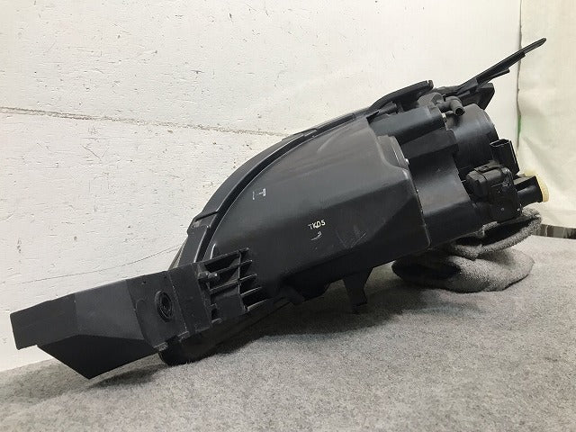 アクセラ BKEP/BK3P/BK5P 純正 右ヘッドライト/ランプ ハロゲン レベライザー STANLEY P2951 マツダ(111225)