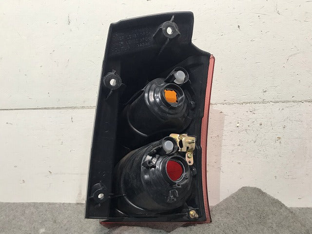 コルトプラス Z21W/Z22W/Z23W/Z24W 純正 左テールランプ/ライト/レンズ STANLEY P4600 8330A15三菱(111381)