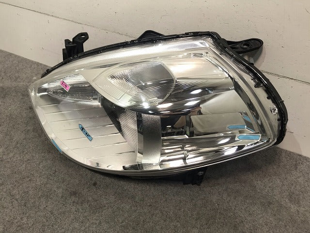 ティーダ/TIIDA C11/JC11/NC11 純正 後期 左ヘッドライト/ランプ レベライザーハロゲン付 STANLEY P7779 日産/NISSAN (111557)