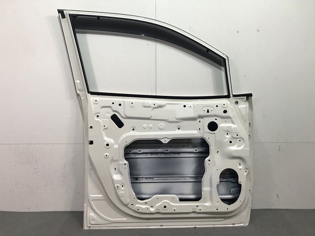 エルグランド ハイウェイスター E52/PE52/PNE52/TE52/TNE52 純正 左フロントドア バイザー付 ホワイトパール カラーNo.QAB(111817)