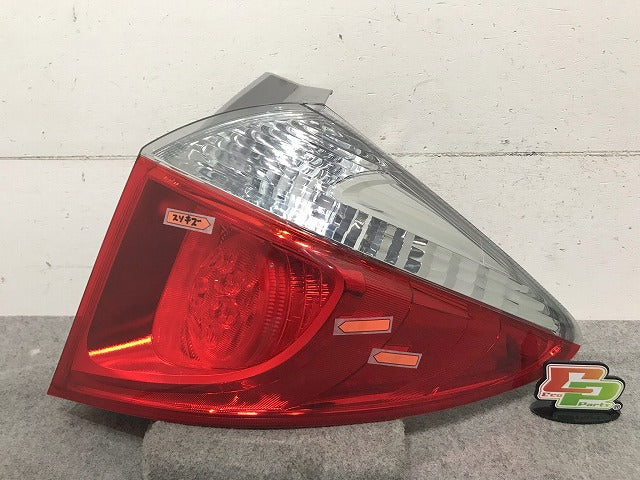 ラクティス NCP120/NCP125/NSP120 純正 右テールランプ/ライト/レンズ KOITO 52-226 トヨタ(111861)