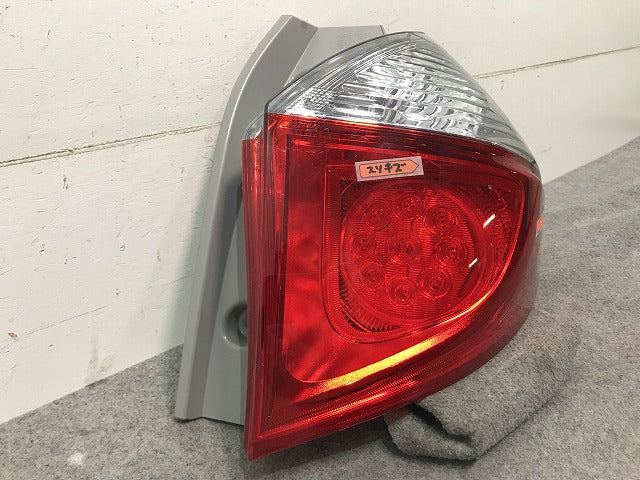 ラクティス NCP120/NCP125/NSP120 純正 右テールランプ/ライト/レンズ KOITO 52-226 トヨタ(111861)