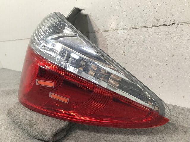 ラクティス NCP120/NCP125/NSP120 純正 右テールランプ/ライト/レンズ KOITO 52-226 トヨタ(111861)