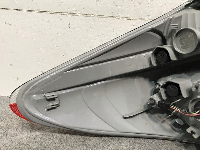 ラクティス NCP120/NCP125/NSP120 純正 右テールランプ/ライト/レンズ KOITO 52-226 トヨタ(111861)