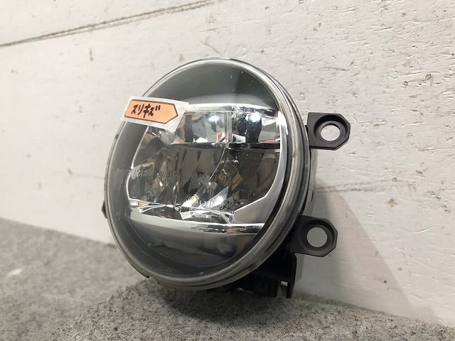 プリウス/ヴォクシー/アクア/レクサス/30/アルファード/ヴェルファイア 純正 右 LED フォグランプ/ライト/レンズ KOITO 48-150(112039)