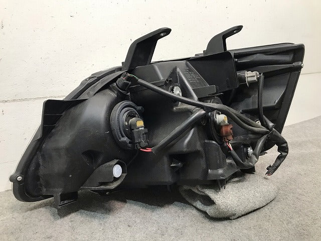 ノア/NOAH/60系/AZR60G/AZR65G 純正 後期 右ヘッドライト/ランプ ハロゲン KOITO 28-180 トヨタ (112099)