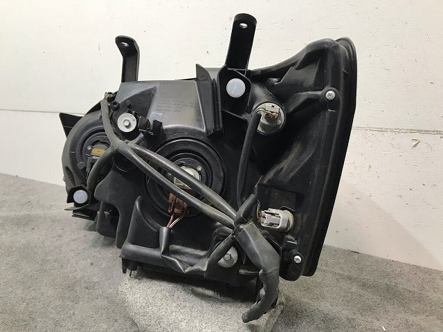 ノア/NOAH/60系/AZR60G/AZR65G 純正 後期 右ヘッドライト/ランプ ハロゲン KOITO 28-180 トヨタ (112099)