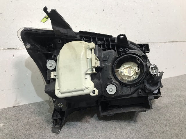 アベンシス/セダン/ワゴン/AZT250/AZT255/AZT251/ 純正 左ヘッドライト/ランプ ハロゲン KOITO 05-41 トヨタ (112126)