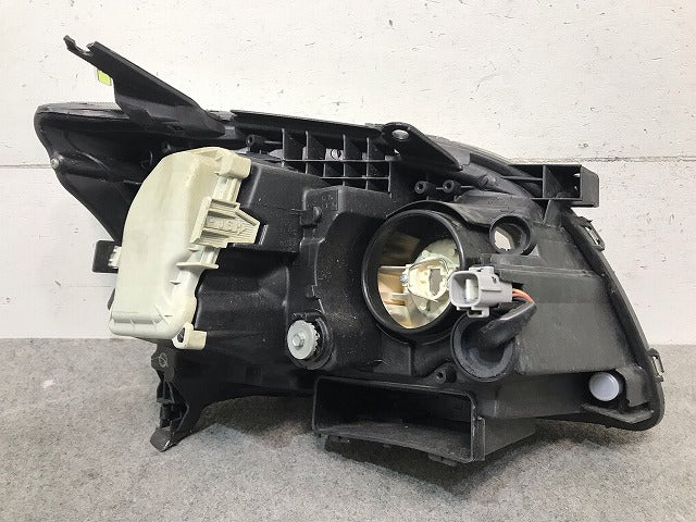 アベンシス/セダン/ワゴン/AZT250/AZT255/AZT251/ 純正 左ヘッドライト/ランプ ハロゲン KOITO 05-41 トヨタ (112126)