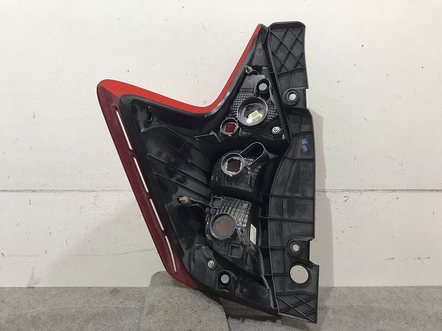 ノート/E12/HE12/NE12/SNE12 純正 前期 右テールランプ/ライト/レンズ  LED ハロゲン ICHIKOH D117 日産 (112244)