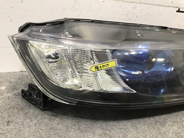オデッセイ/RB1/RB2 純正 右ヘッドライト/ランプ  レベライザー キセノン HID 刻印J KOITO 100-22497 ホンダ (112267)