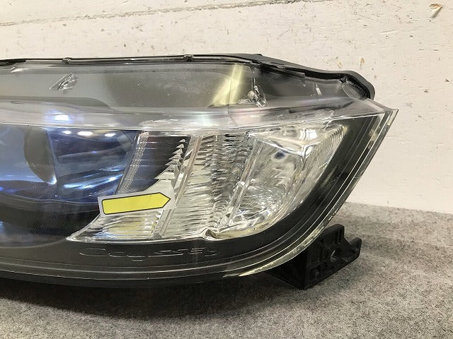 オデッセイ/RB1/RB2 純正 左ヘッドライト/ランプ  キセノン HID レベライザー付 刻印J   KOITO 100-22497 ホンダ (112270)
