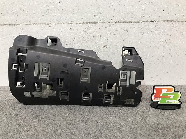 新車取り外し!レンジローバー/スポーツ/2018- 純正 後期 左リア バンパーサポート/ブラケット/ C47056-102 ランドローバー (112302)