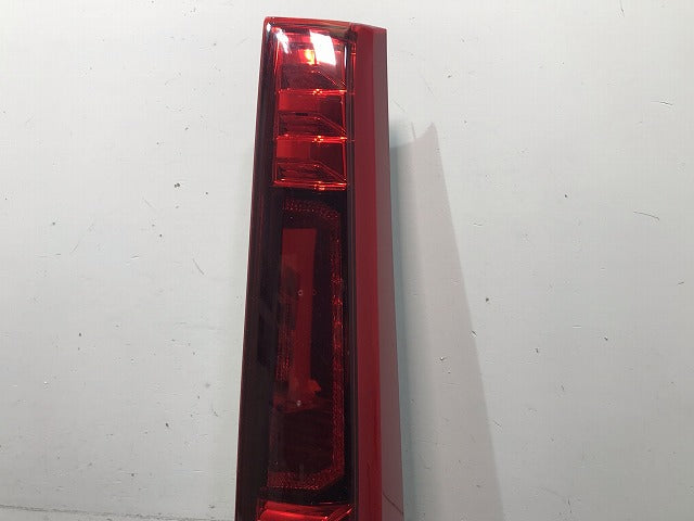 ルーミー/トール/ジャスティ M900A/M910A/M900S/M910S/M900F/M910F 純正 右テールランプ/ライト ハロゲン LED付 KOITO 220-69047(112427)