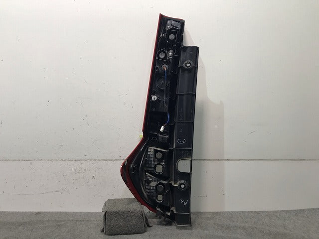 ルーミー/トール/ジャスティ M900A/M910A/M900S/M910S/M900F/M910F 純正 右テールランプ/ライト ハロゲン LED付 KOITO 220-69047(112427)