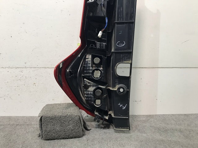 ルーミー/トール/ジャスティ M900A/M910A/M900S/M910S/M900F/M910F 純正 右テールランプ/ライト ハロゲン LED付 KOITO 220-69047(112427)