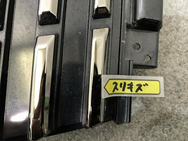 エスクァイア 80系/ZRR80W/ZRR85W/ZRR80G/ZRR85G 純正 前期 フロントグリル/ラジエターグリル/ラジエーターグリル 53105-28060(112440)