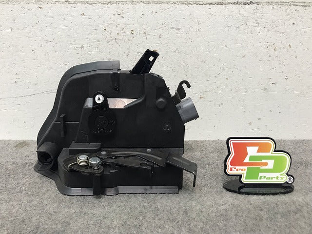 新品! 3シリーズ E46 Ti 2001-2003 純正 右ドアロック 51218253432 BMW(112507)