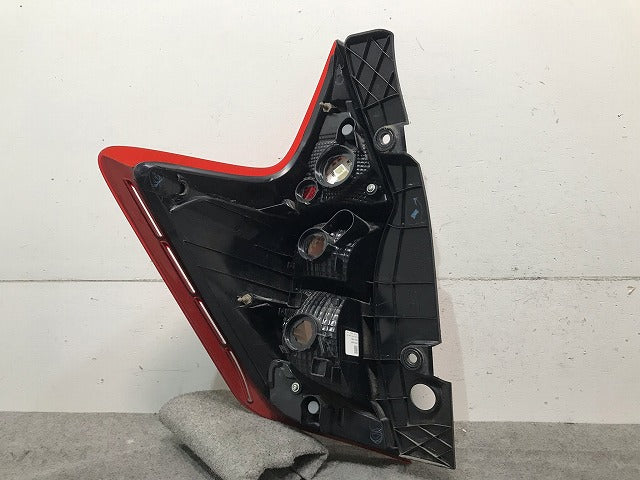 ノート E12/HE12/NE12/SNE12 純正 前期 右テールランプ/ライト/レンズ LED付 ICHIKOH D117 日産(112632)