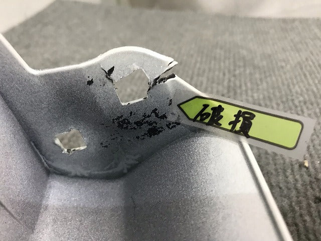 ヤリス KSP210/MXPA10/MXPH10 純正 右サイドステップ/サイドスカート 75850-K0050 ホワイトパールクリスタルシャイン カラーNo.070(112959)