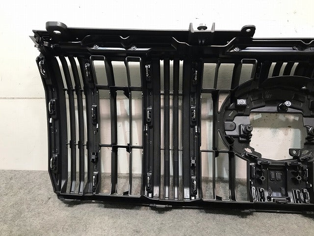 新車取り外し! ランドクルーザー/ランクル/プラド 150系/TRJ150W/GDJ/GRJ/150W/151W 純正 後期 フロントグリル 53111-60C10/C50(113074)