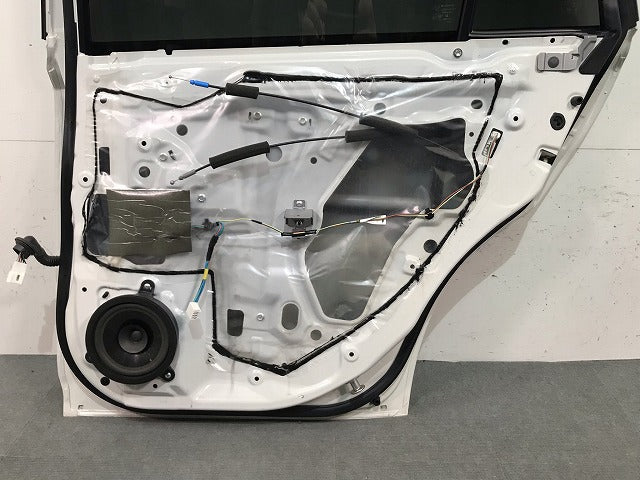 レガシィ/レガシー/ツーリングワゴン BR9/BRM/BRG 純正 右リアドア バイザーガラス付 サテンホワイトパール カラーNo.37J  スバル(113178)
