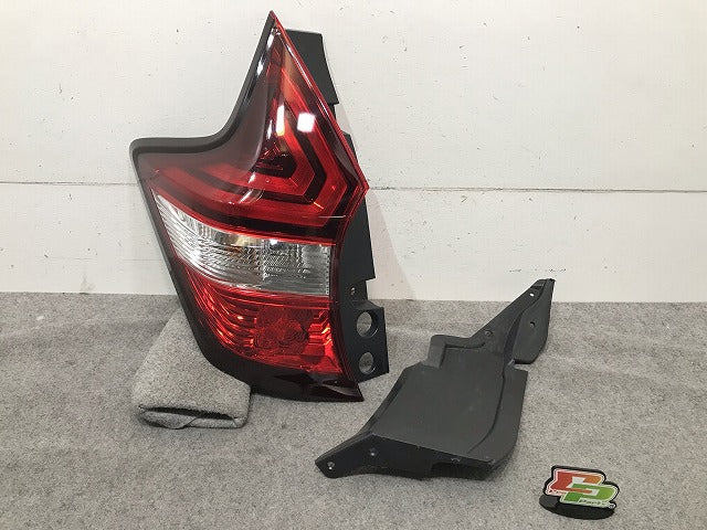 ノート E12/HE12/NE12/SNE12 純正 後期 左テールランプ/ライト/レンズ LED ICHIKOH D202 26555-5WK0B 日産(113351)